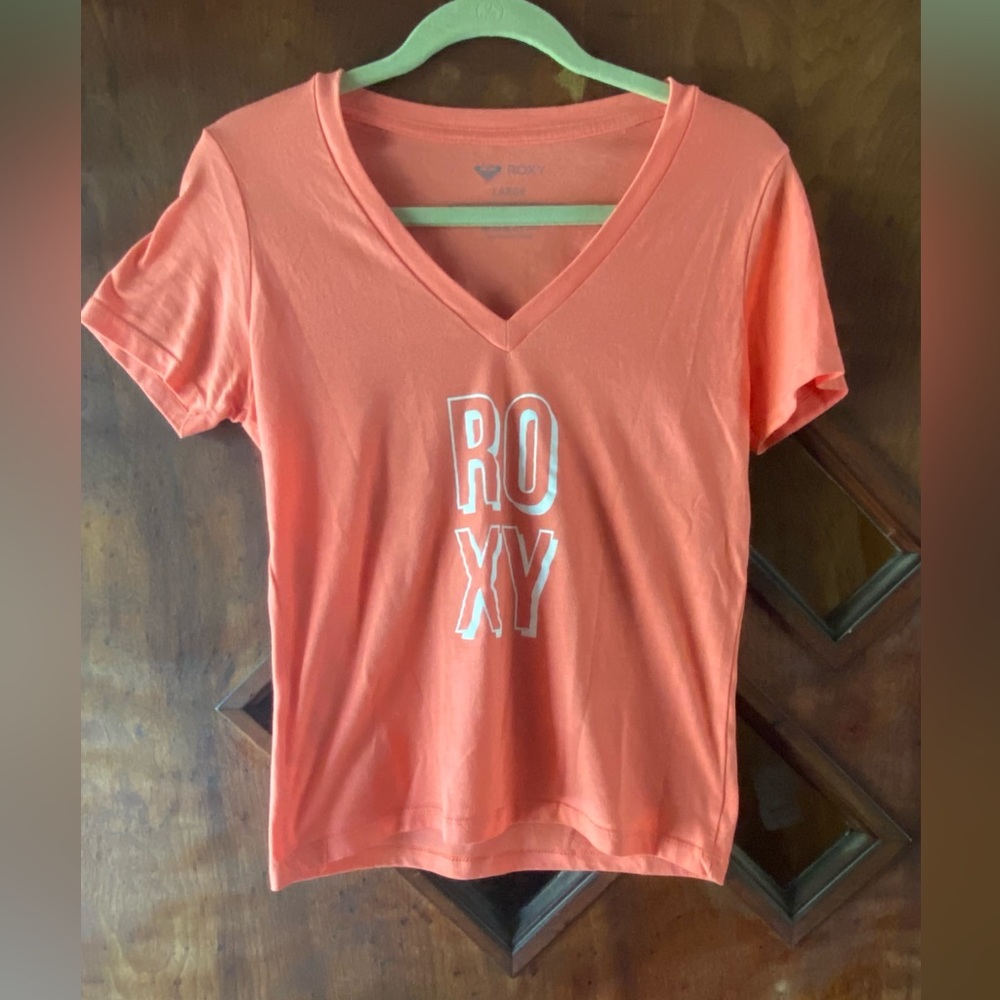 🌊 Roxy tshirt. 100% cotton. Peachy orange color